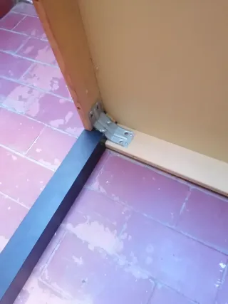 Mesa de comedor cuadrada madera oscura