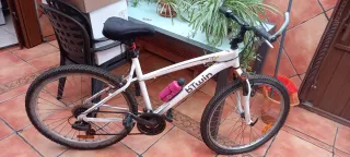 Bicicleta de Montaña Btwin Blanca