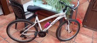 Bicicleta de Montaña Btwin Blanca