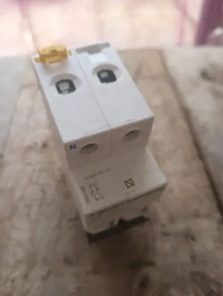 6 uds Int.magnetotérmico Acti9 iK60 1P+N 16 130€