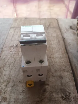 6 uds Int.magnetotérmico Acti9 iK60 1P+N 16 130€