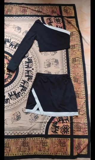 Conjunto NUEVO Shein – Falda + Camiseta Talla L