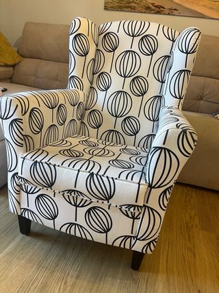 Sillón orejero estampado