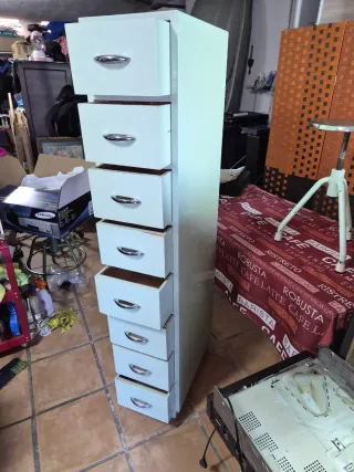 Cajonera de madera antigua