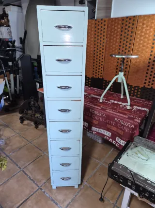 Cajonera de madera antigua