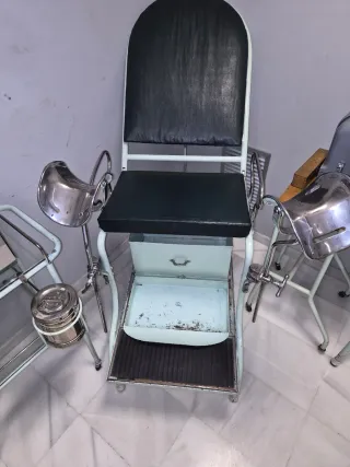 Cajonera de madera antigua