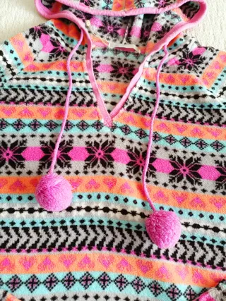 Bata mujer con capucha y pompones