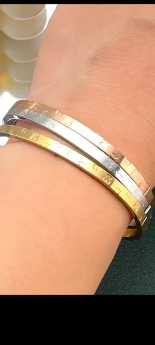 Conjunto 3 Pulseras Doradas y Plateadas