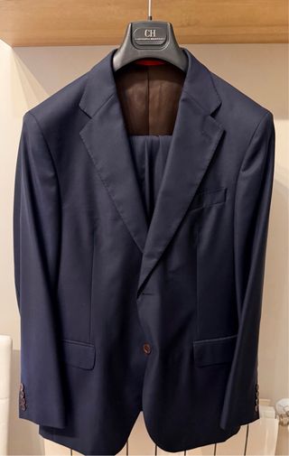 Traje azul marino
