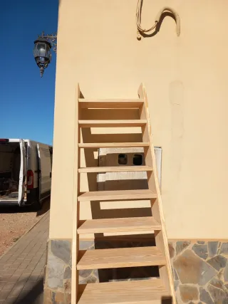 Escalera de madera