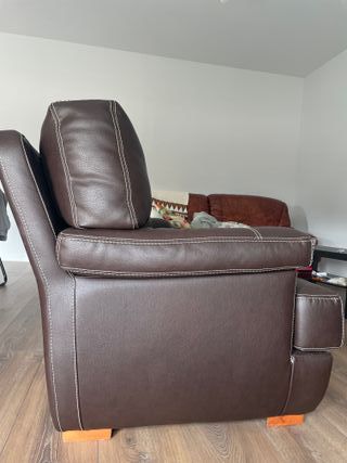 Sofá de 2 plazas en piel marrón