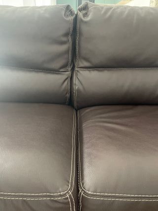 Sofá de 2 plazas en piel marrón