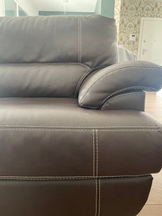 Sofá de 2 plazas en piel marrón