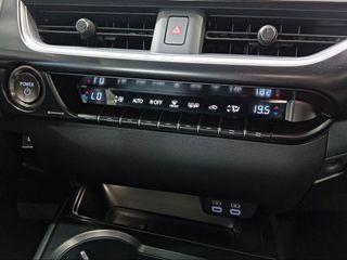 Lexus UX 2.0 300h UX Plus