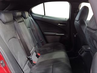 Lexus UX 2.0 300h UX Plus