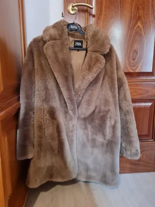Abrigo pelo Zara beige/marrón