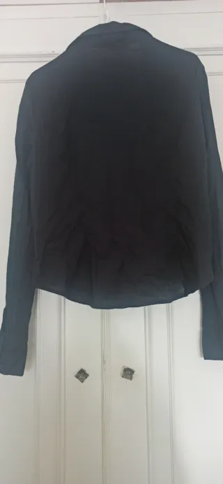 Camisa negra entallada