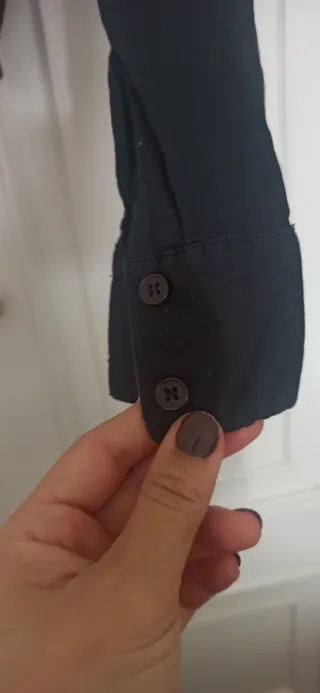 Camisa negra entallada