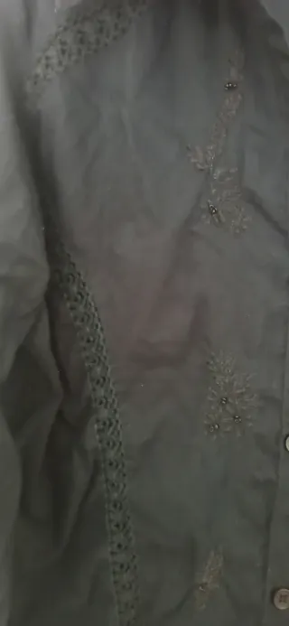 Camisa negra entallada