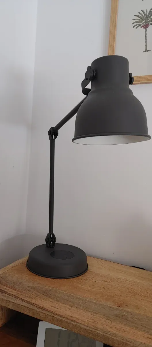 Lâmpada Flexível Metálica com Carregador