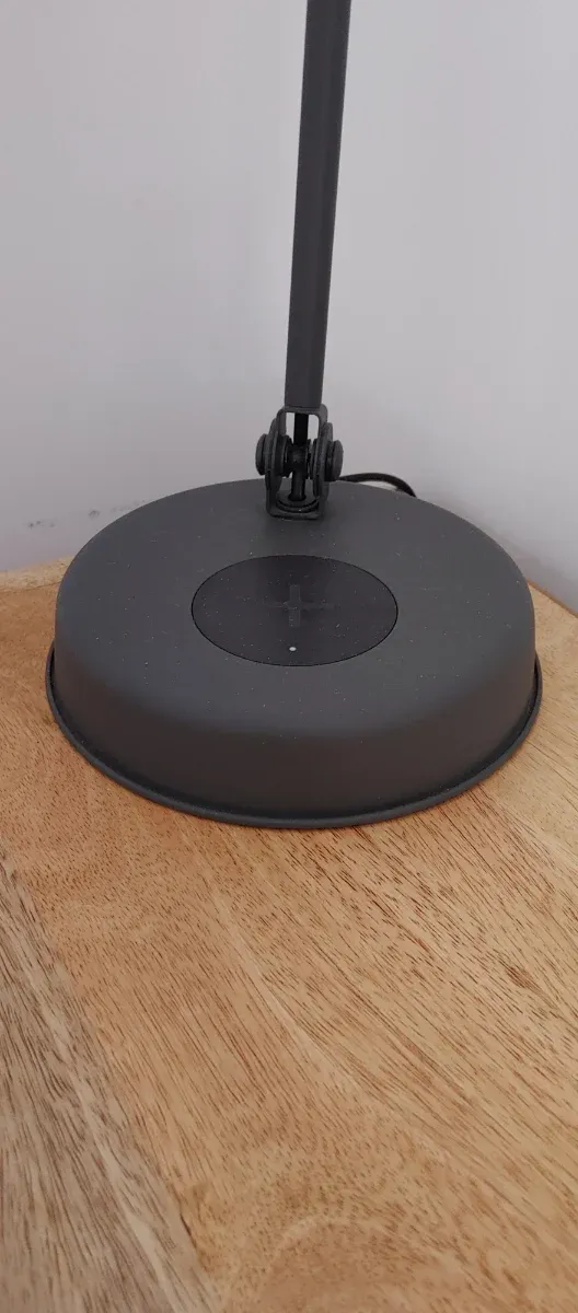 Lâmpada Flexível Metálica com Carregador