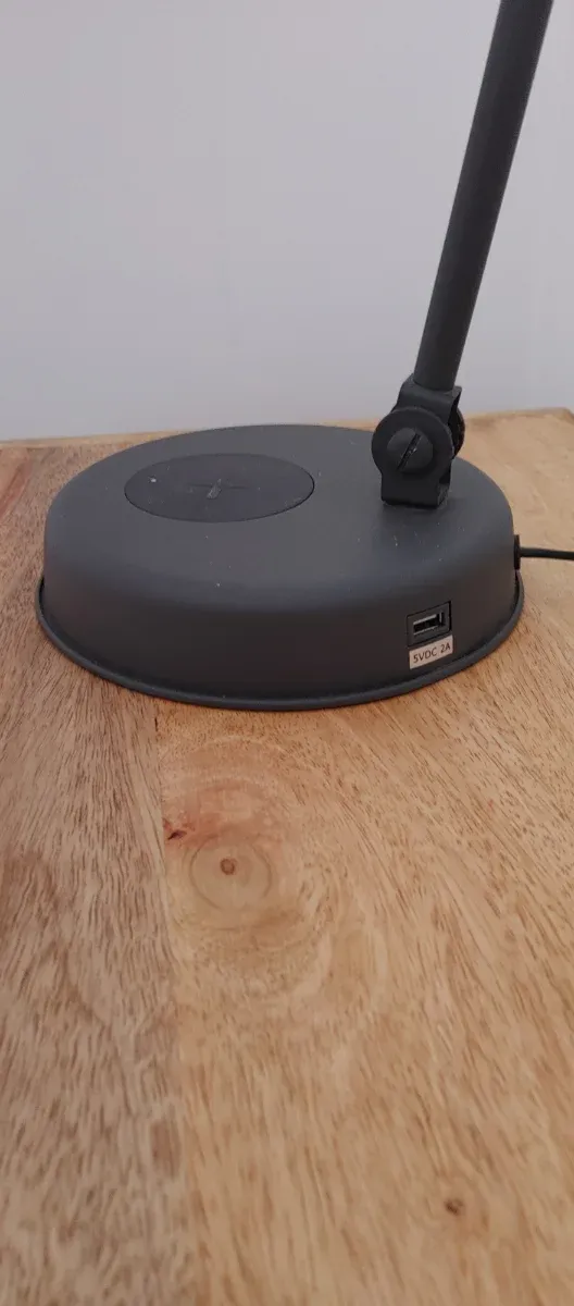 Lâmpada Flexível Metálica com Carregador