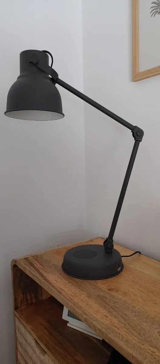 Lâmpada Flexível Metálica com Carregador