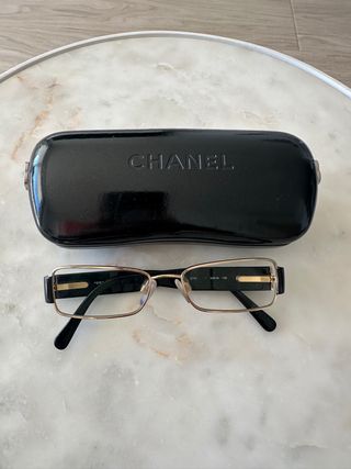 Gafas Chanel Montura Dorada y Negra