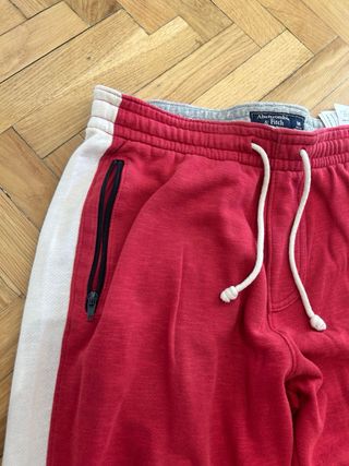 Pantalón chándal Abercrombie & Fitch rojo