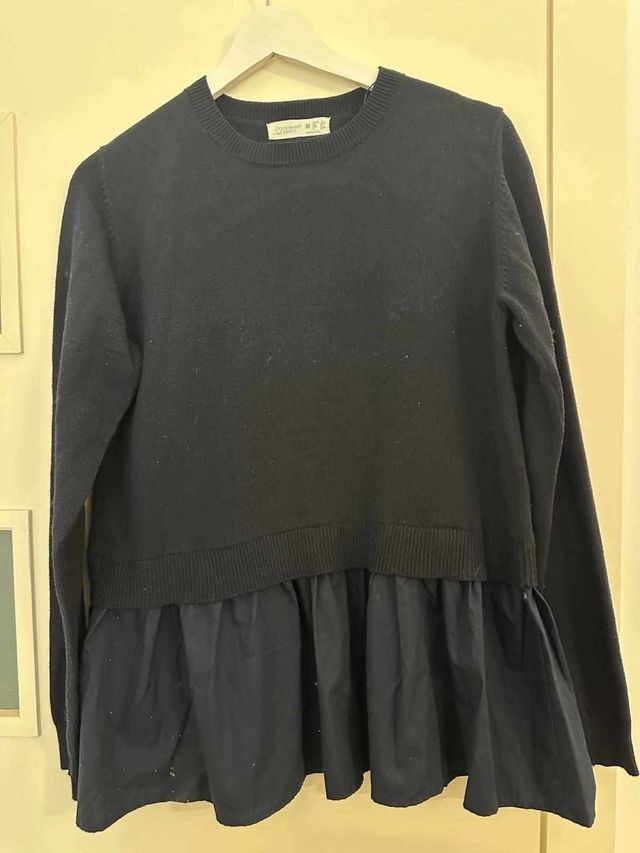 Jersey azul con volantes