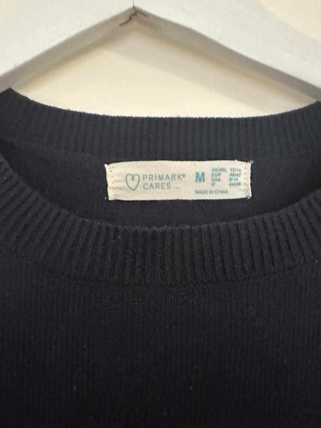 Jersey azul con volantes