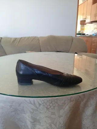 Zapatos negros de tacón bajo