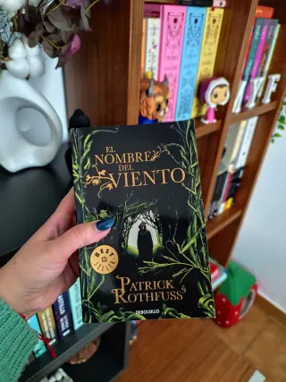 El nombre del viento / The Name of the Wind (Cr...