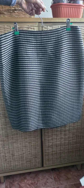 Falda de rayas tejido trenzado con un hilo dorado