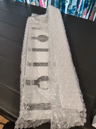 Bandeja organizadora cables escritorio