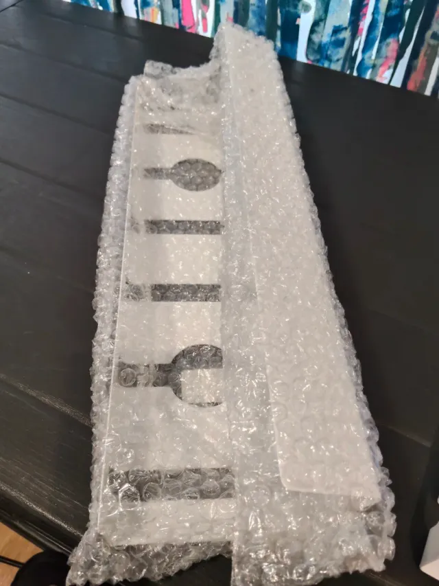 Bandeja organizadora cables escritorio