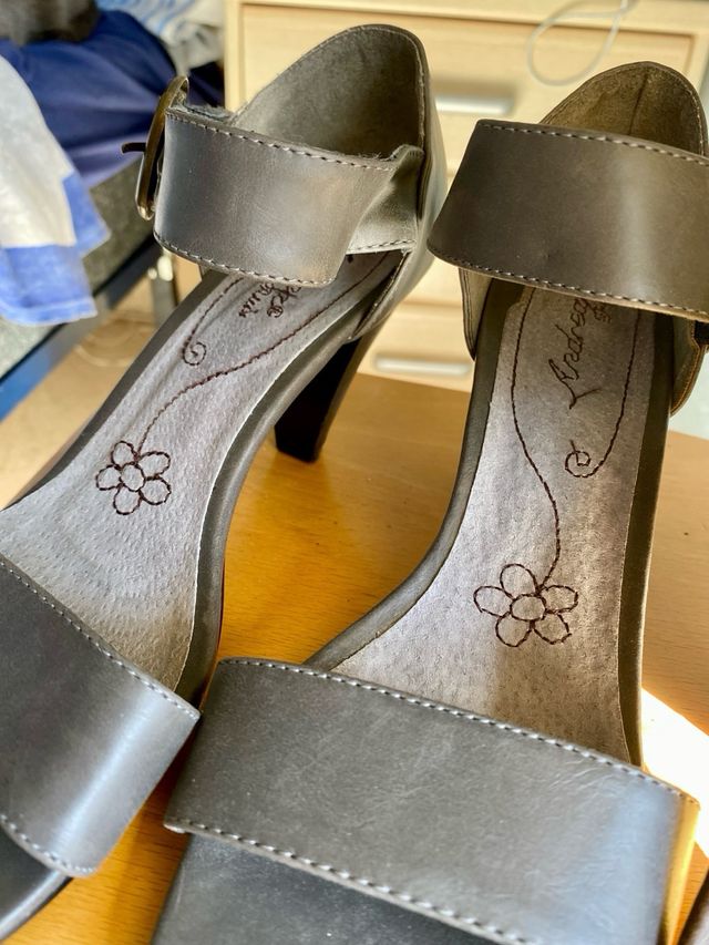 Lote 2 Pares Sandalias Andrea Ruiz Piel