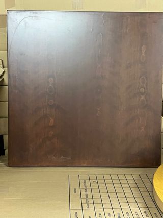 Tavoli rotondi in ferro e legno. Caffè, bar