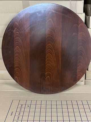 Tavoli rotondi in ferro e legno. Caffè, bar