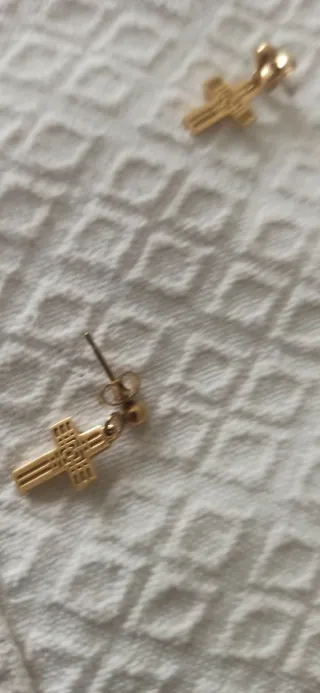 Pendientes cruz acero dorado