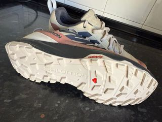Salomon beige y rosa