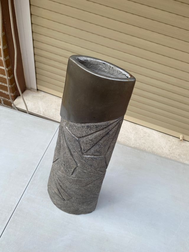 Jarrón Decorativo Cerámica Gris y Plata Florero