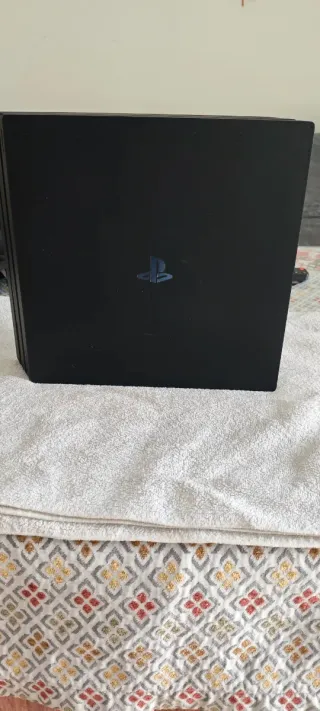 Ps4 Pro 1TB + 2 Mandos