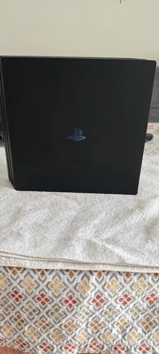 Ps4 Pro 1TB + 2 Mandos + 3 juegos