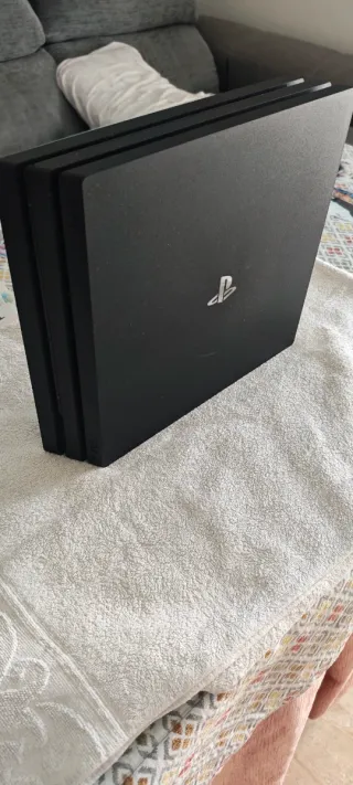Ps4 Pro 1TB + 2 Mandos