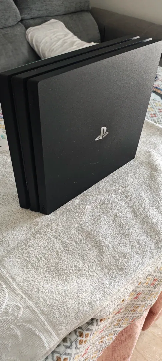 Ps4 Pro 1TB + 2 Mandos + 3 juegos