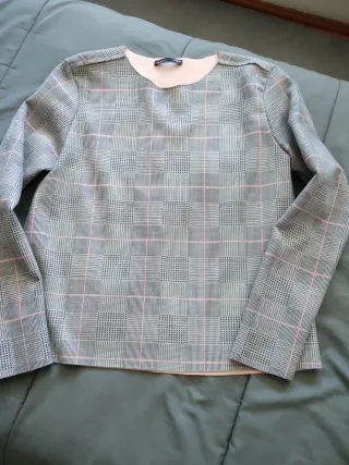 Camiseta Zara cuadros gris y rosa