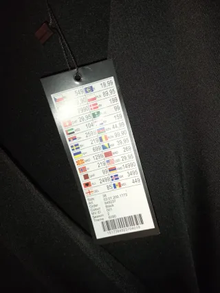 Vestido AMISU negro con cadena dorada