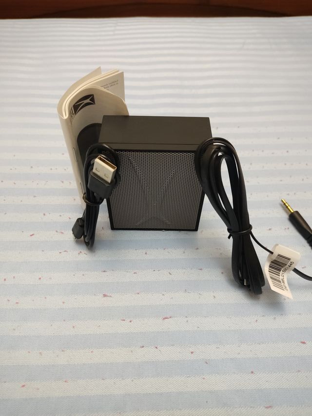 Lote Audio: 2 Altavoces Portátiles + Auriculares