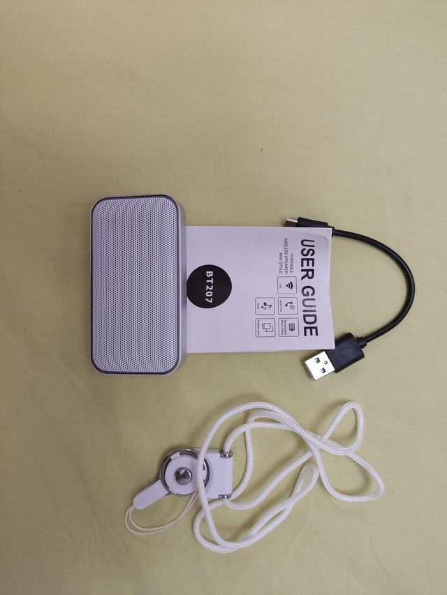 Lote Audio: 2 Altavoces Portátiles + Auriculares